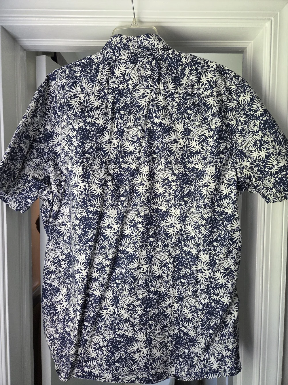 Banana Republic Navy & White Floral Short-Sleeve Button-Down Shirt